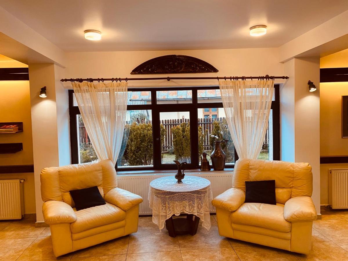 Casa Pisica Noastra Hotel Breaza  Buitenkant foto
