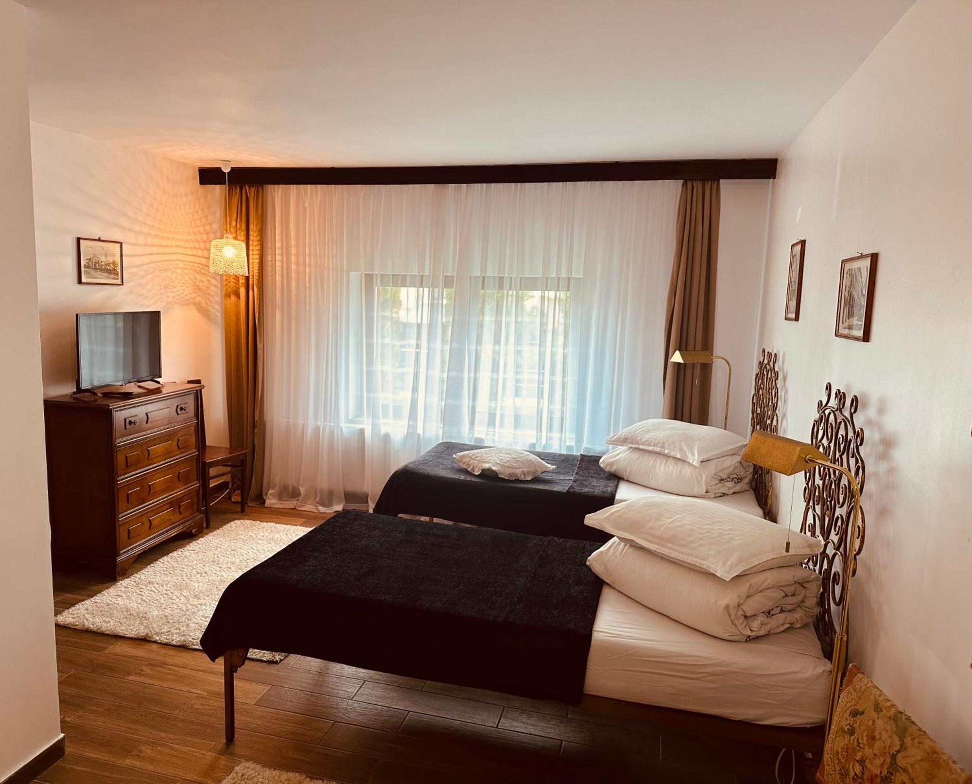 Casa Pisica Noastra Hotel Breaza  Buitenkant foto